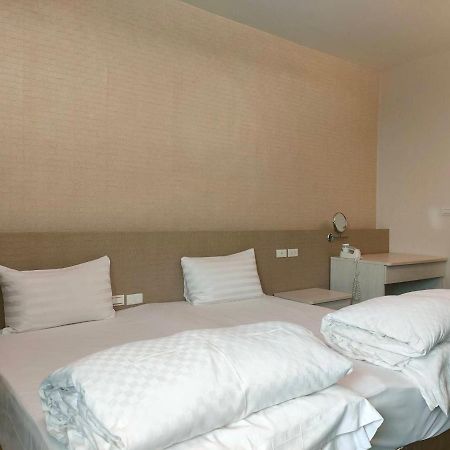 Shun-Yi Business Hotel Kota Chiayi Bagian luar foto