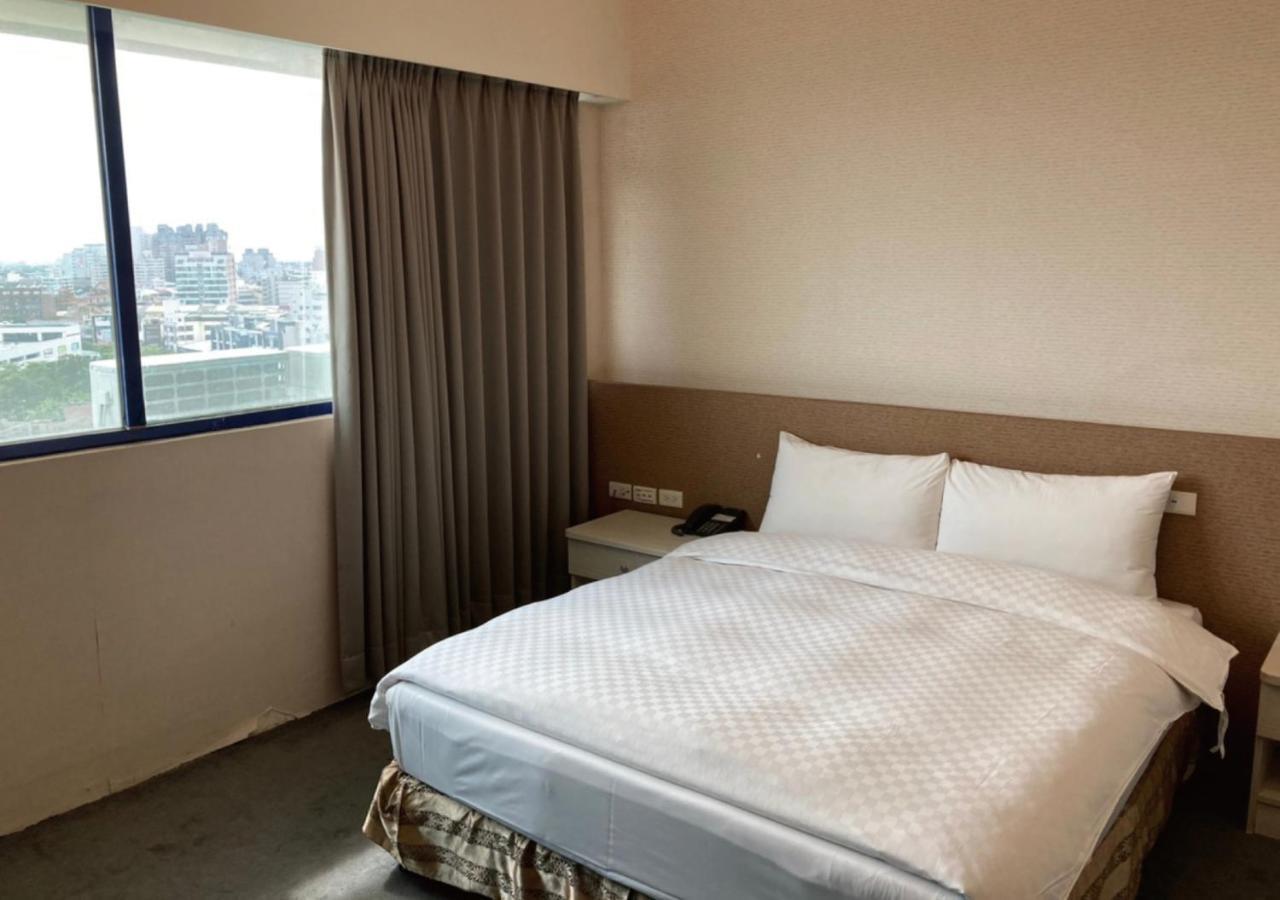 Shun-Yi Business Hotel Kota Chiayi Bagian luar foto