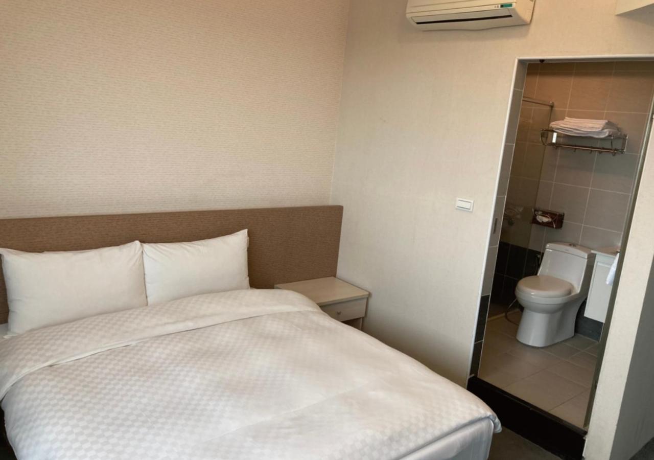 Shun-Yi Business Hotel Kota Chiayi Bagian luar foto