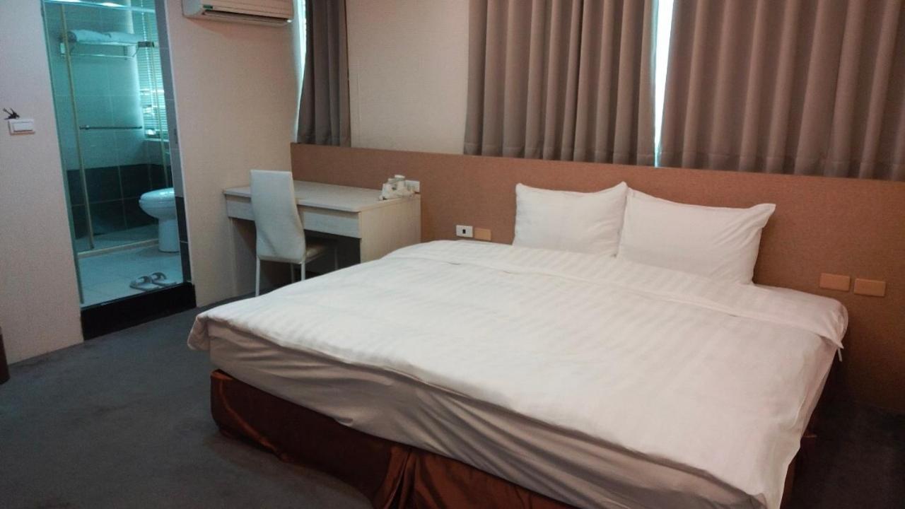 Shun-Yi Business Hotel Kota Chiayi Bagian luar foto