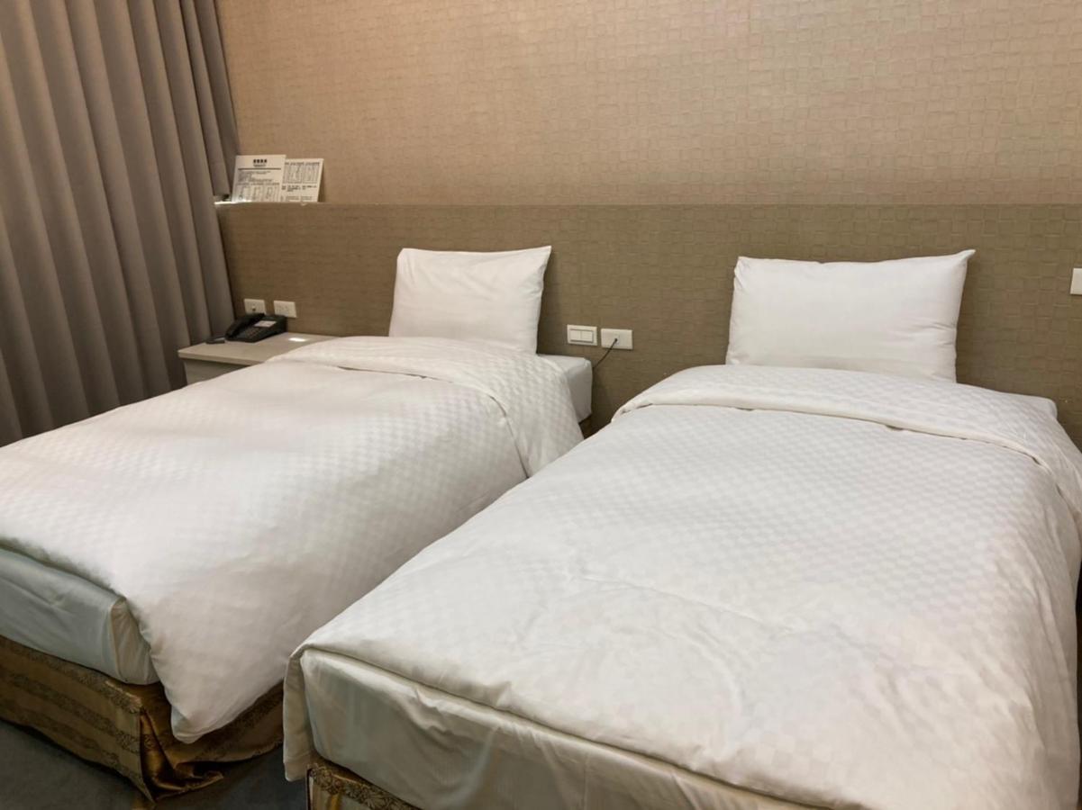 Shun-Yi Business Hotel Kota Chiayi Bagian luar foto
