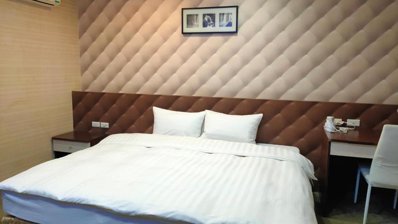 Shun-Yi Business Hotel Kota Chiayi Bagian luar foto