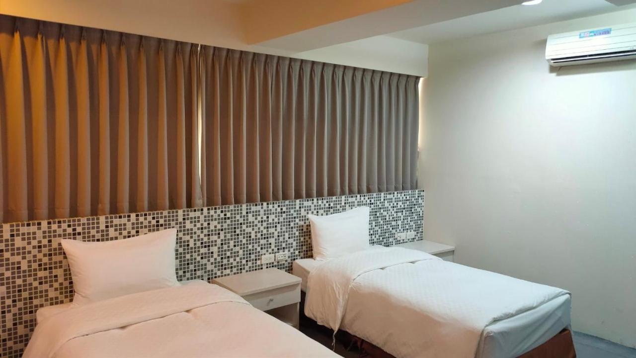 Shun-Yi Business Hotel Kota Chiayi Bagian luar foto