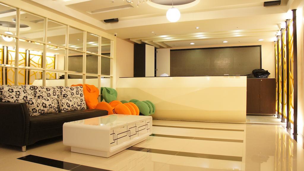 Shun-Yi Business Hotel Kota Chiayi Bagian luar foto