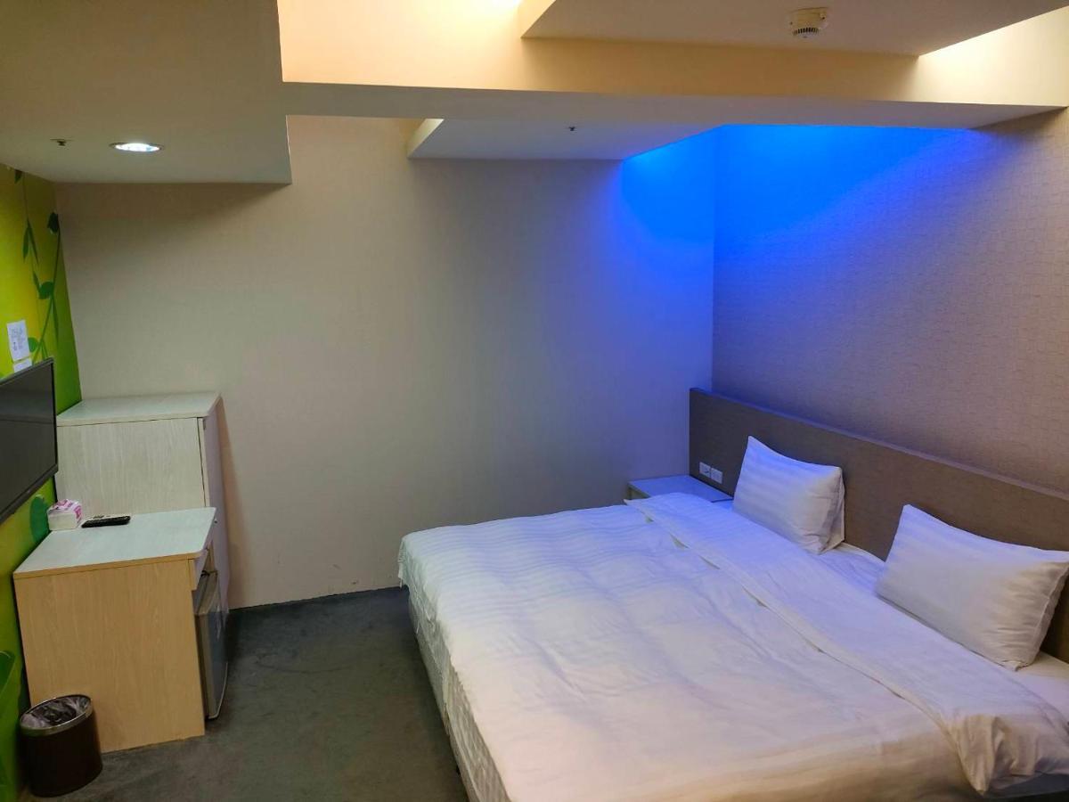 Shun-Yi Business Hotel Kota Chiayi Bagian luar foto