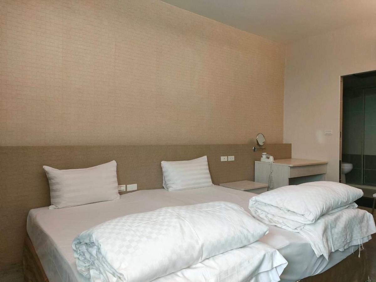 Shun-Yi Business Hotel Kota Chiayi Bagian luar foto