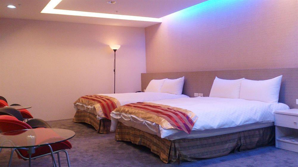 Shun-Yi Business Hotel Kota Chiayi Bagian luar foto