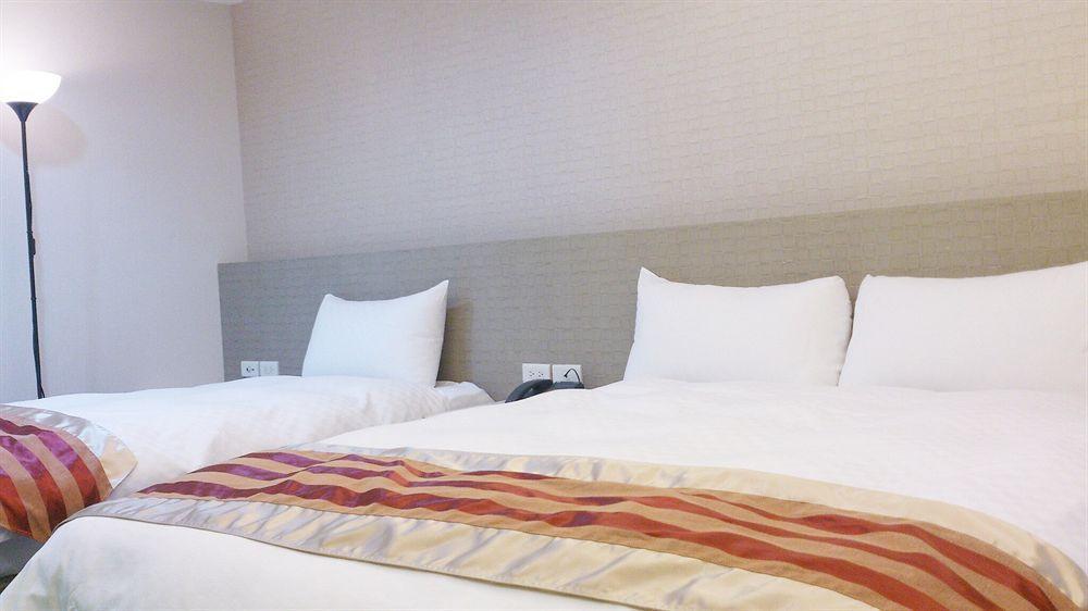 Shun-Yi Business Hotel Kota Chiayi Bagian luar foto
