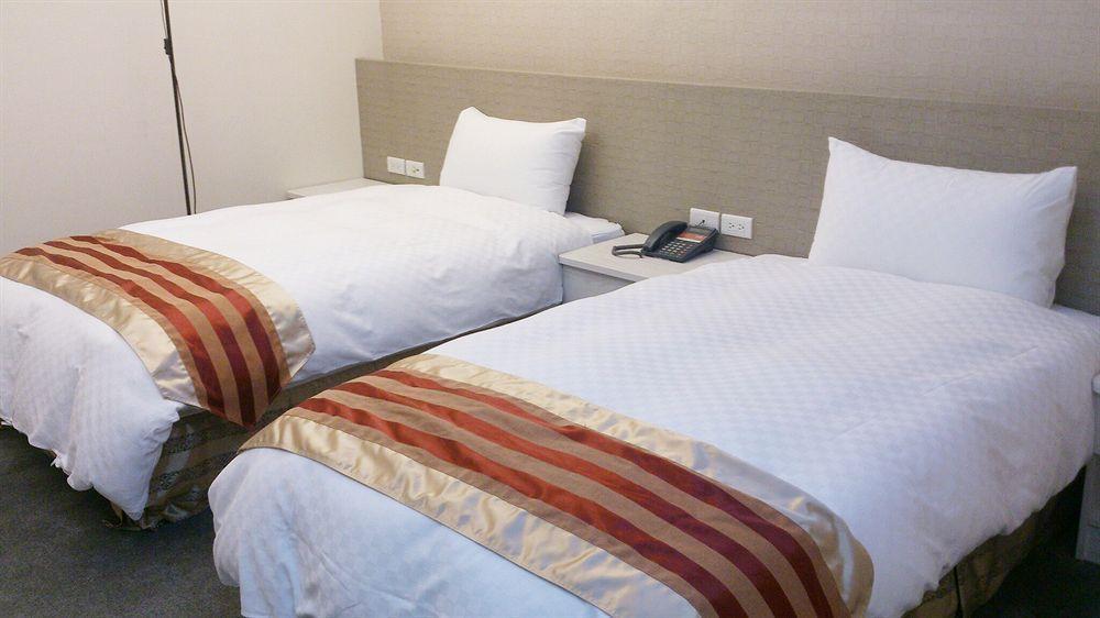 Shun-Yi Business Hotel Kota Chiayi Bagian luar foto