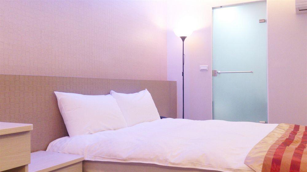 Shun-Yi Business Hotel Kota Chiayi Bagian luar foto