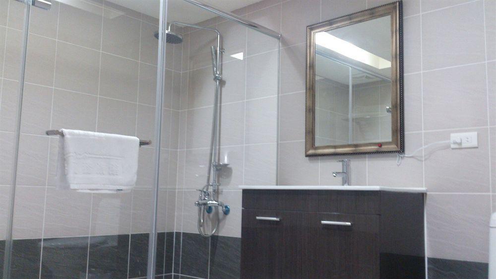 Shun-Yi Business Hotel Kota Chiayi Bagian luar foto