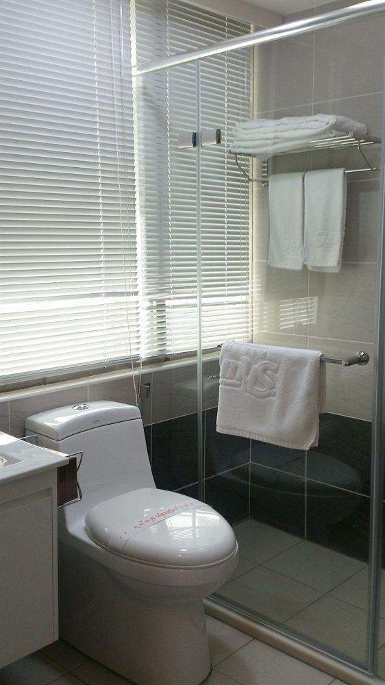 Shun-Yi Business Hotel Kota Chiayi Bagian luar foto