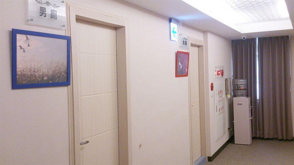 Shun-Yi Business Hotel Kota Chiayi Bagian luar foto