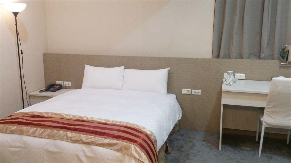 Shun-Yi Business Hotel Kota Chiayi Bagian luar foto