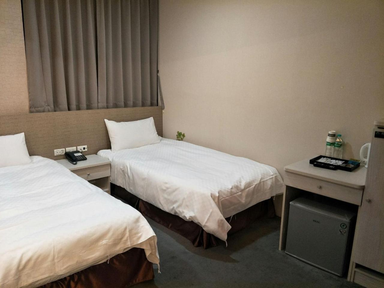 Shun-Yi Business Hotel Kota Chiayi Bagian luar foto