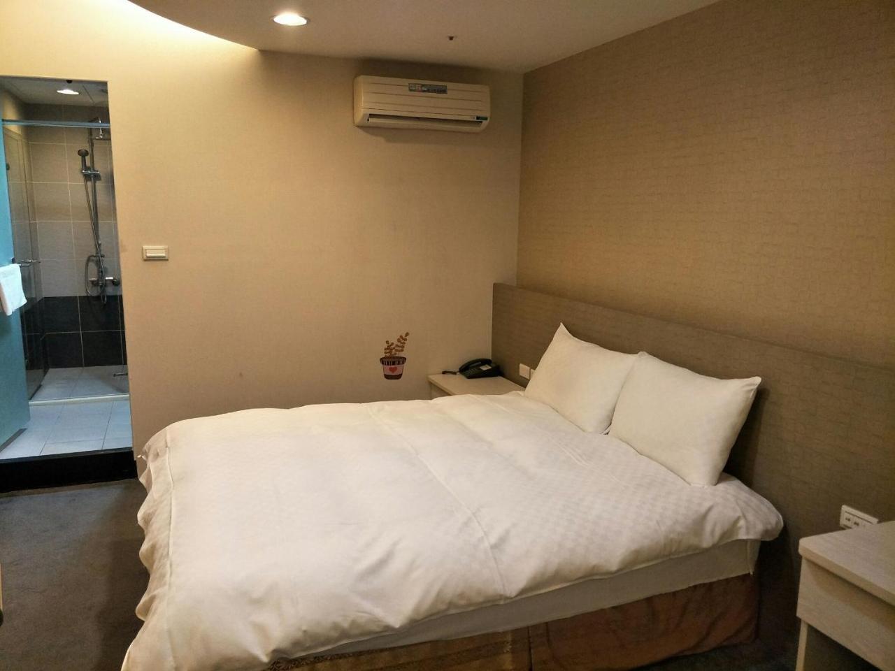 Shun-Yi Business Hotel Kota Chiayi Bagian luar foto
