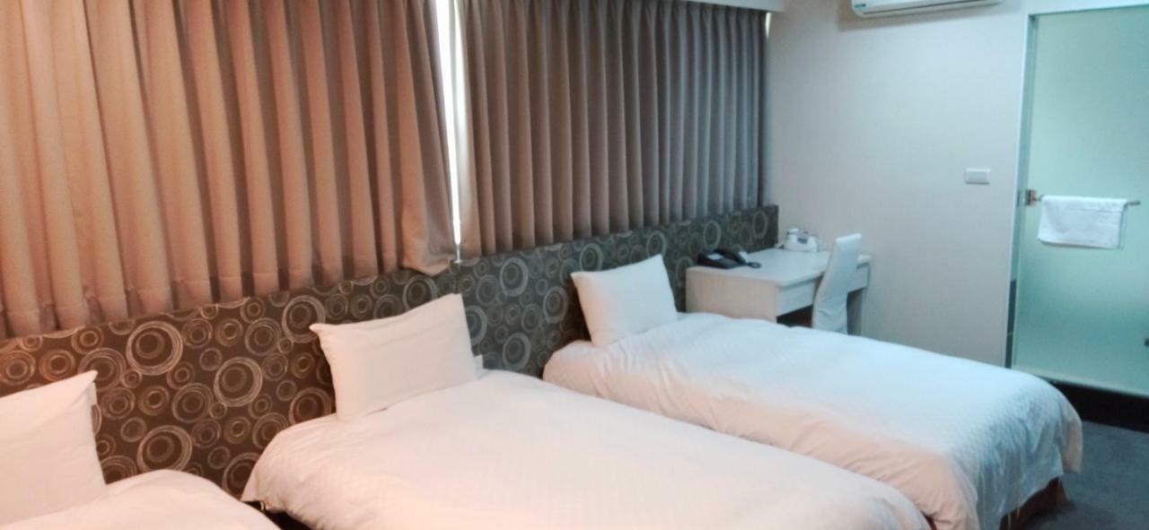 Shun-Yi Business Hotel Kota Chiayi Bagian luar foto